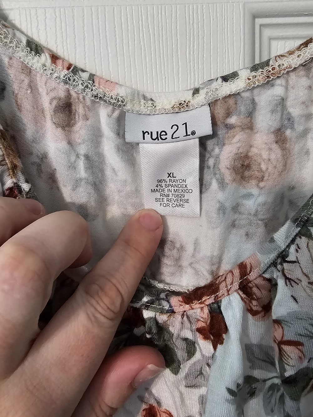 Rue21 White Floral Cowl Neck Spaghetti Strap Tank - Picture 2 of 3